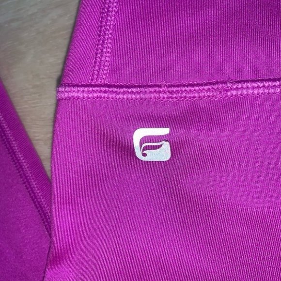 Fabletics Leggings Size Small Fuchsia Pink Magenta Crop Soft Brushed Capris - Picture 5 of 9